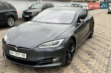 Лифтбек Tesla Model S 2018 в Киеве