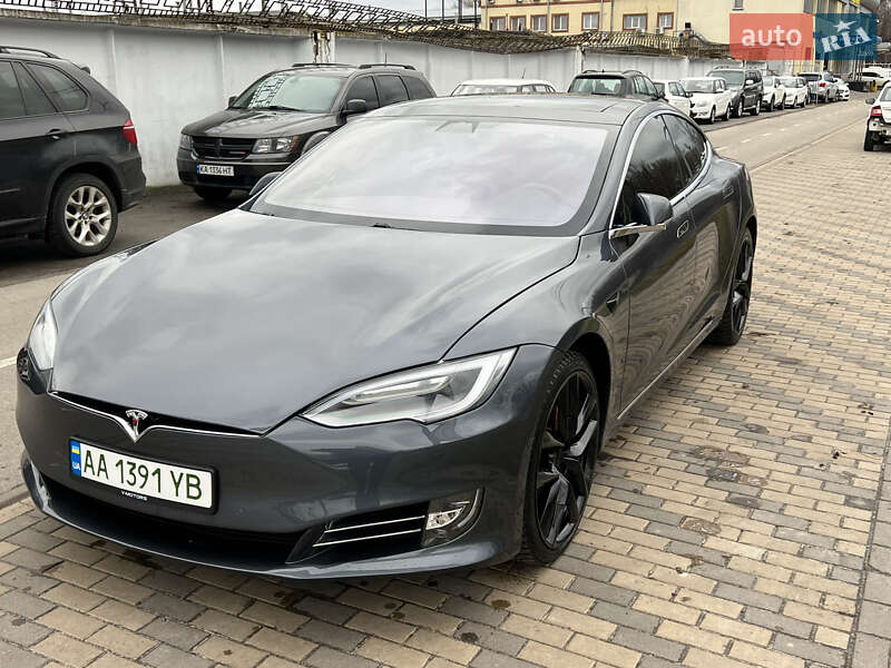 Лифтбек Tesla Model S 2018 в Киеве