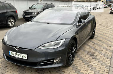 Лифтбек Tesla Model S 2018 в Киеве