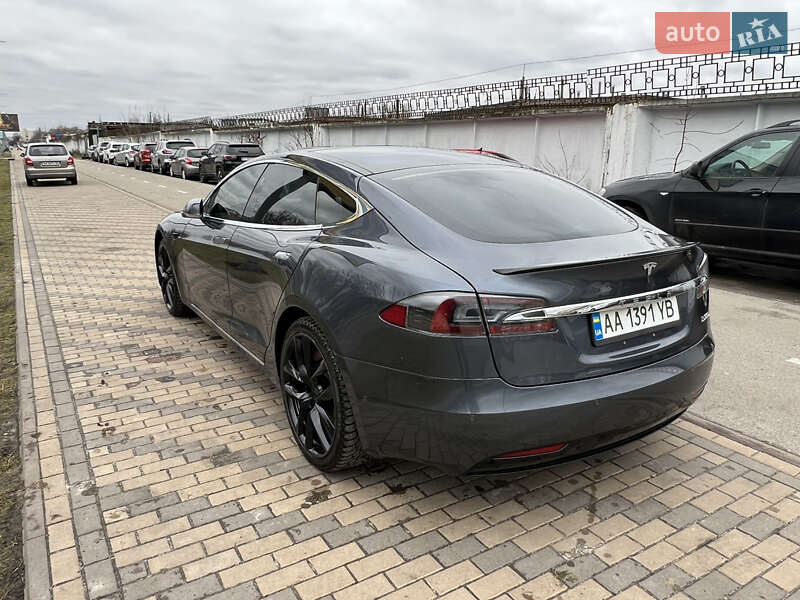 Лифтбек Tesla Model S 2018 в Киеве