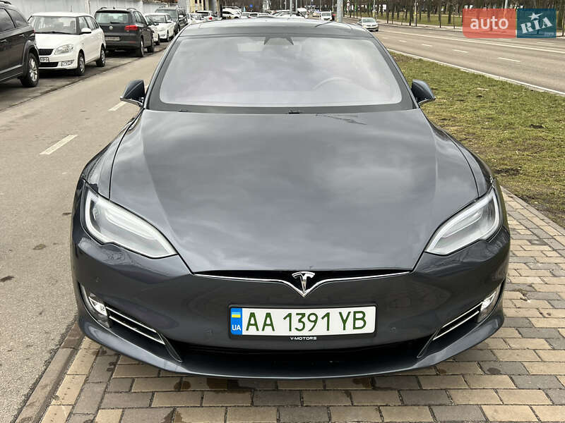Лифтбек Tesla Model S 2018 в Киеве