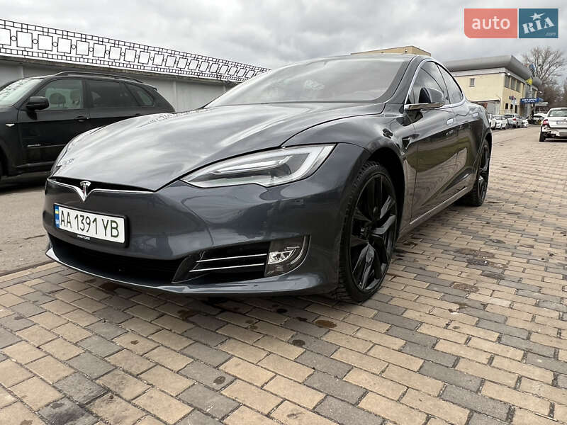 Лифтбек Tesla Model S 2018 в Киеве