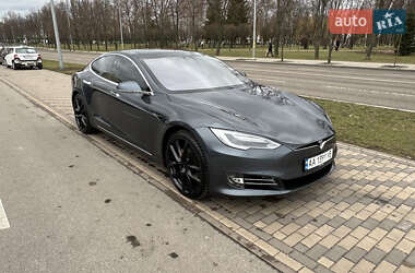 Лифтбек Tesla Model S 2018 в Киеве