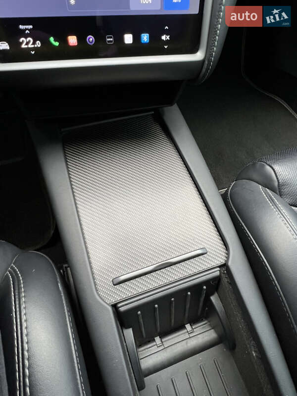 Лифтбек Tesla Model S 2018 в Киеве