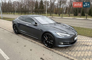 Лифтбек Tesla Model S 2018 в Киеве