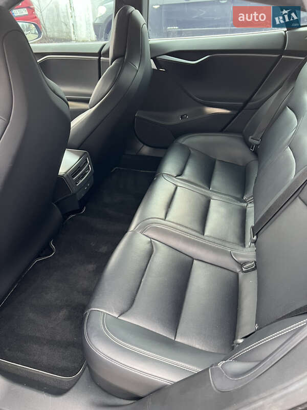 Лифтбек Tesla Model S 2018 в Киеве
