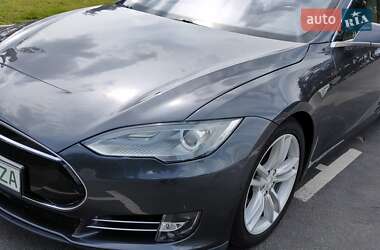 Лифтбек Tesla Model S 2015 в Киеве