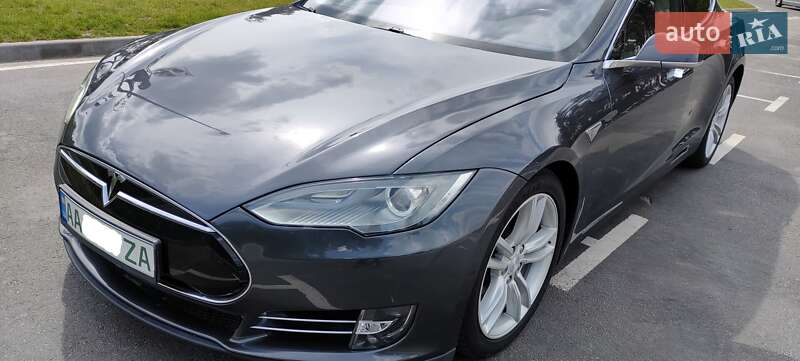 Ліфтбек Tesla Model S 2015 в Києві