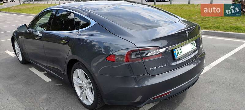 Ліфтбек Tesla Model S 2015 в Києві