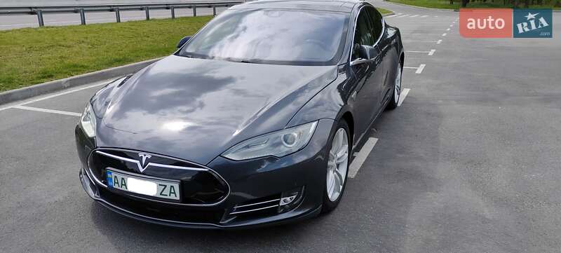 Ліфтбек Tesla Model S 2015 в Києві