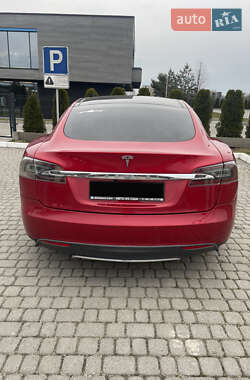 Лифтбек Tesla Model S 2014 в Львове