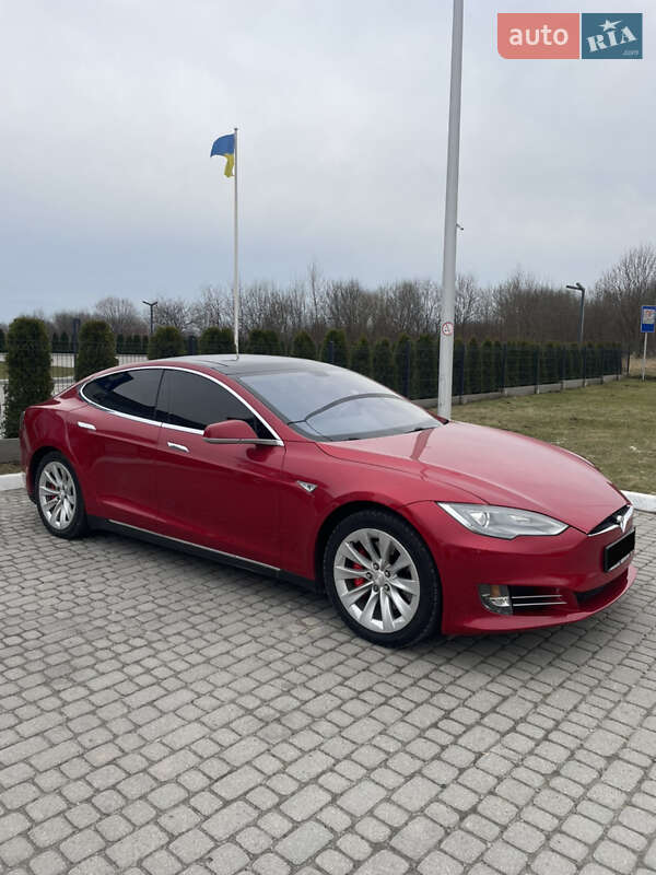 Лифтбек Tesla Model S 2014 в Львове