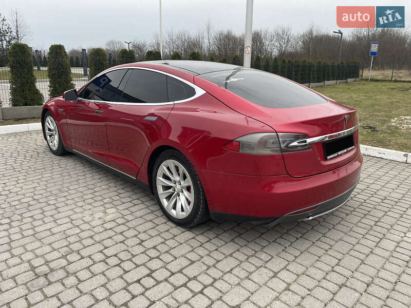 Лифтбек Tesla Model S 2014 в Львове