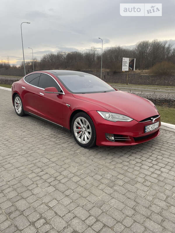 Лифтбек Tesla Model S 2014 в Львове
