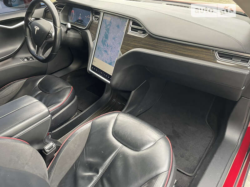 Лифтбек Tesla Model S 2014 в Львове