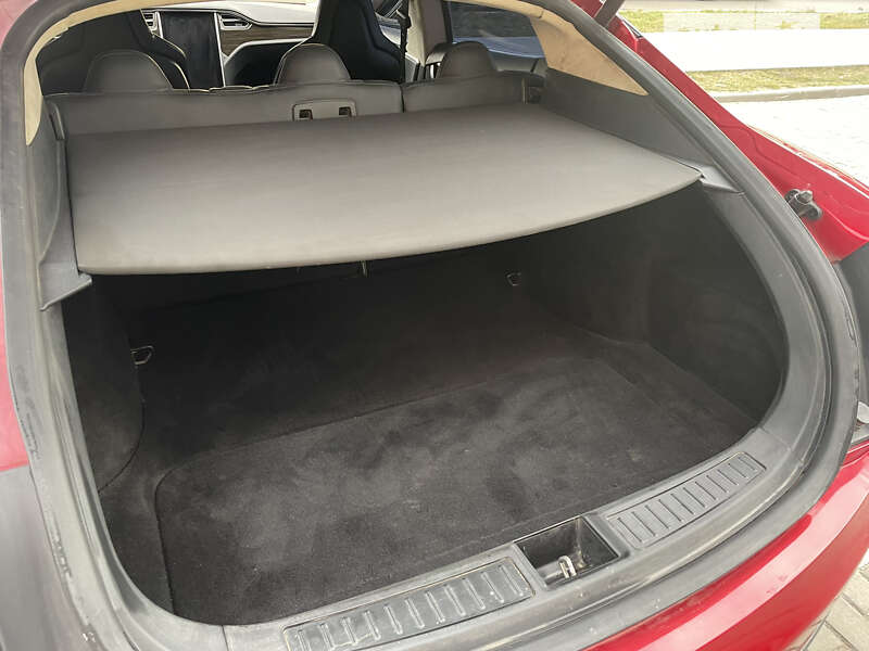 Лифтбек Tesla Model S 2014 в Львове