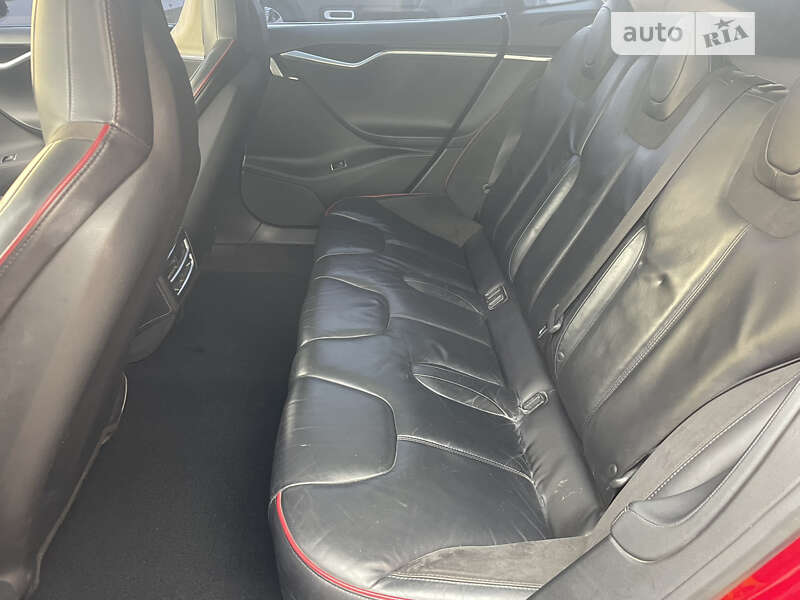 Лифтбек Tesla Model S 2014 в Львове