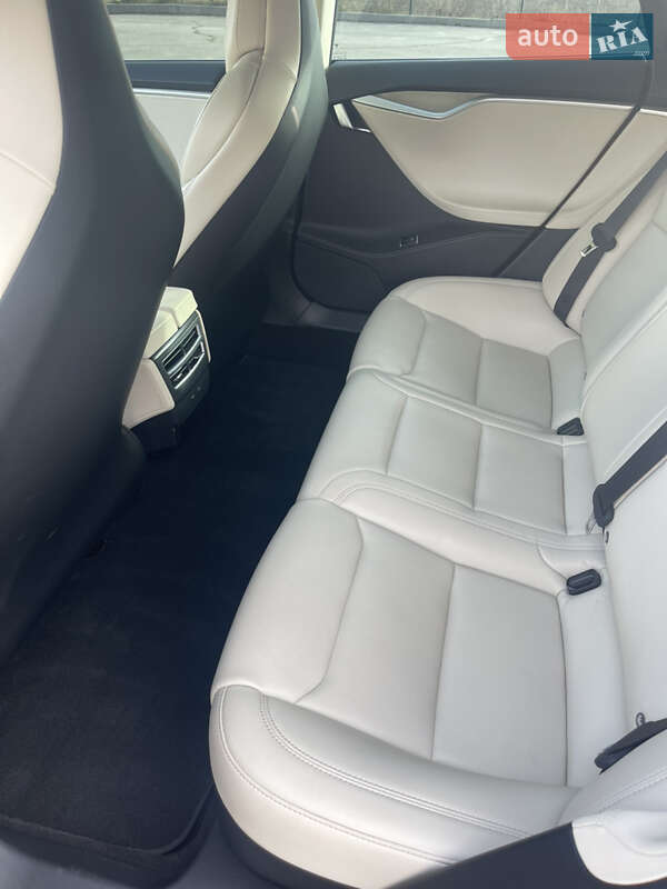 Ліфтбек Tesla Model S 2018 в Запоріжжі