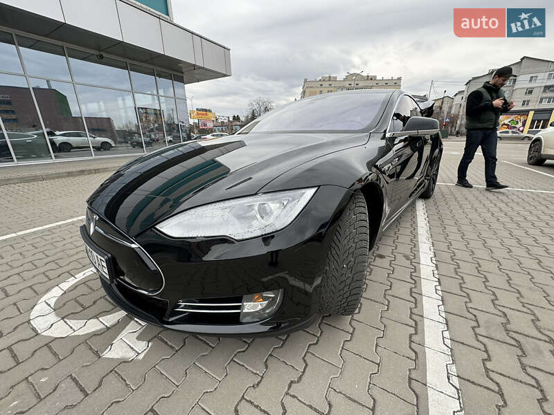 Ліфтбек Tesla Model S 2014 в Києві
