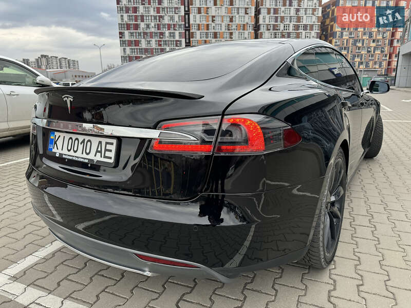 Ліфтбек Tesla Model S 2014 в Києві
