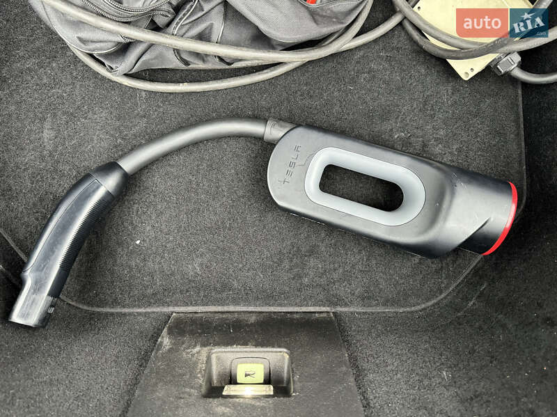 Ліфтбек Tesla Model S 2014 в Києві