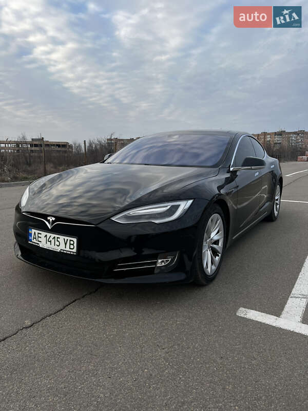 Лифтбек Tesla Model S 2016 в 