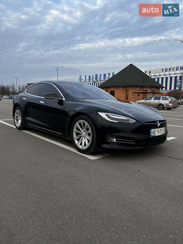 Ліфтбек Tesla Model S 2016 в Кривому Розі
