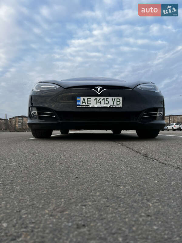 Ліфтбек Tesla Model S 2016 в Кривому Розі