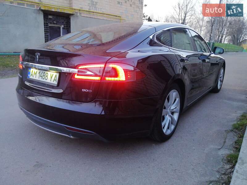 Лифтбек Tesla Model S 2015 в Житомире