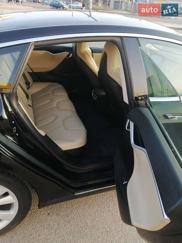 Лифтбек Tesla Model S 2015 в Житомире