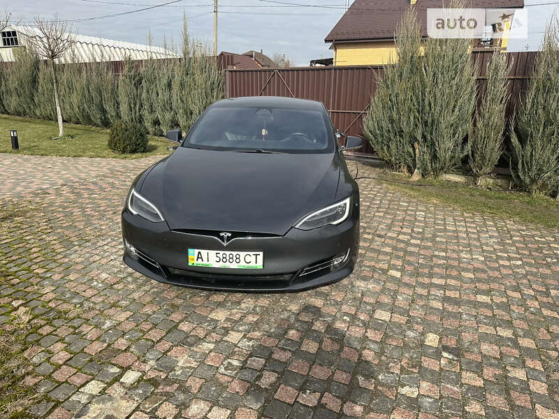 Лифтбек Tesla Model S 2017 в Ирпене