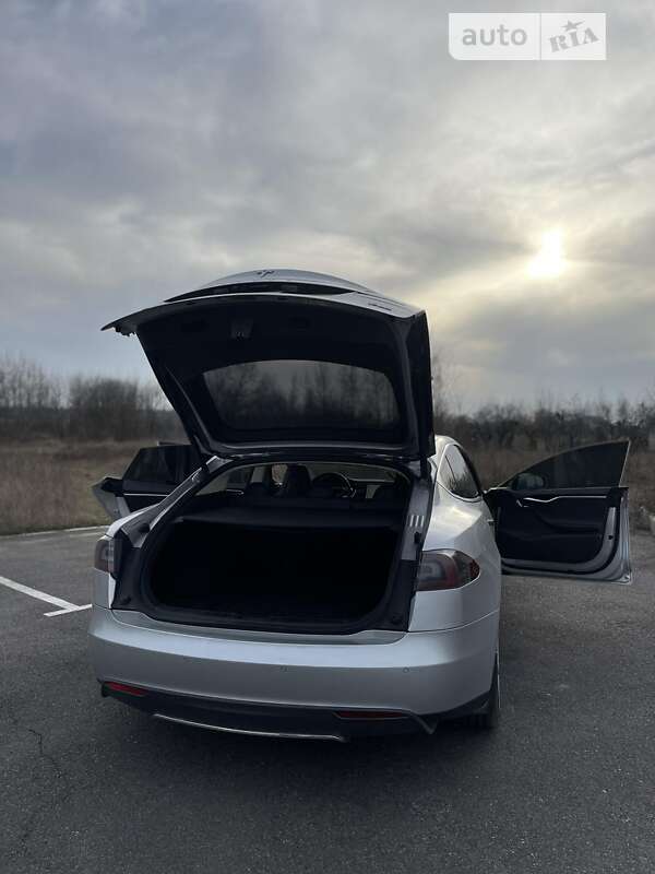 Ліфтбек Tesla Model S 2013 в Києві фото 9 Ліфтбек Tesla Model S 2013 в Києві