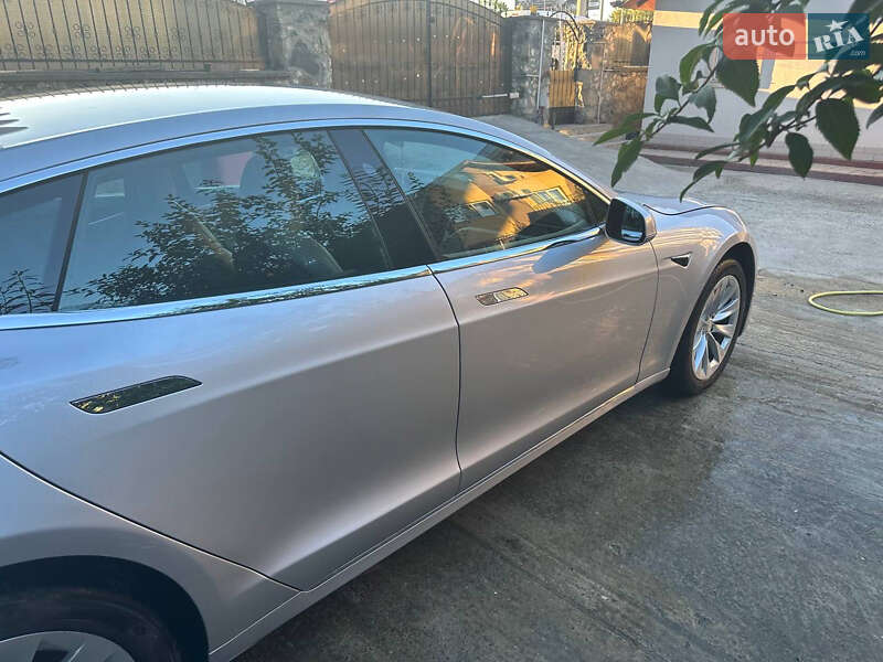Лифтбек Tesla Model S 2016 в Запорожье