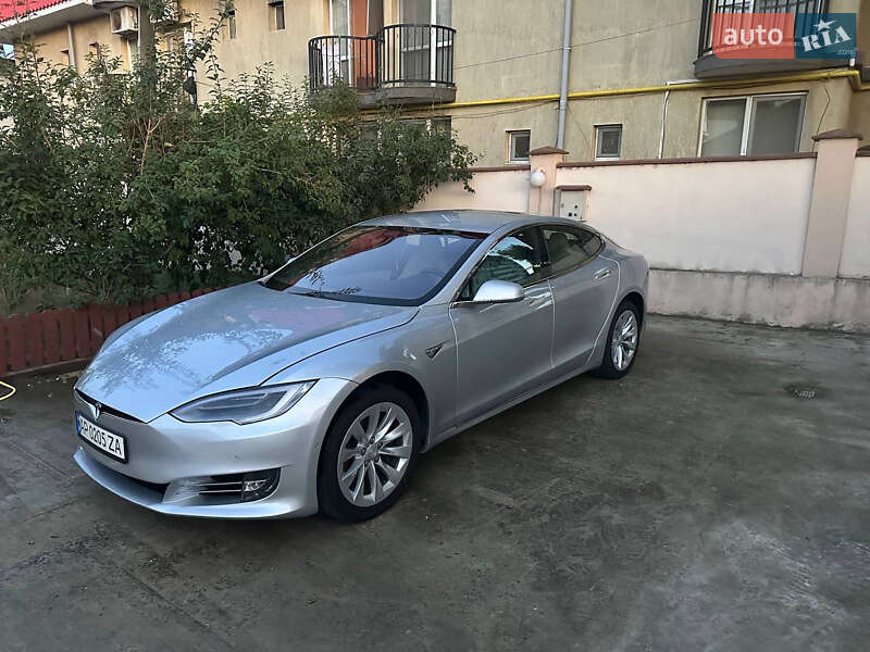 Лифтбек Tesla Model S 2016 в Запорожье