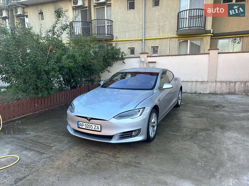 Лифтбек Tesla Model S 2016 в Запорожье