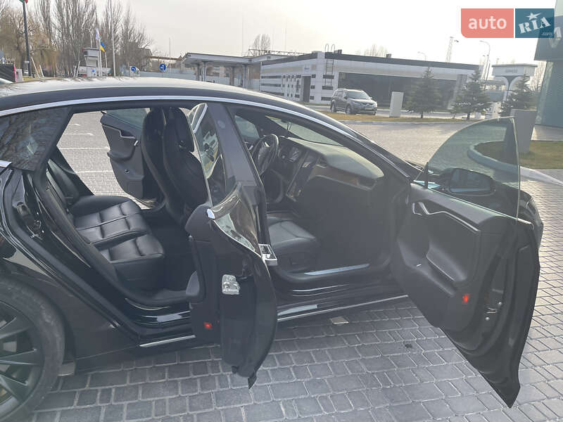 Лифтбек Tesla Model S 2019 в Одессе