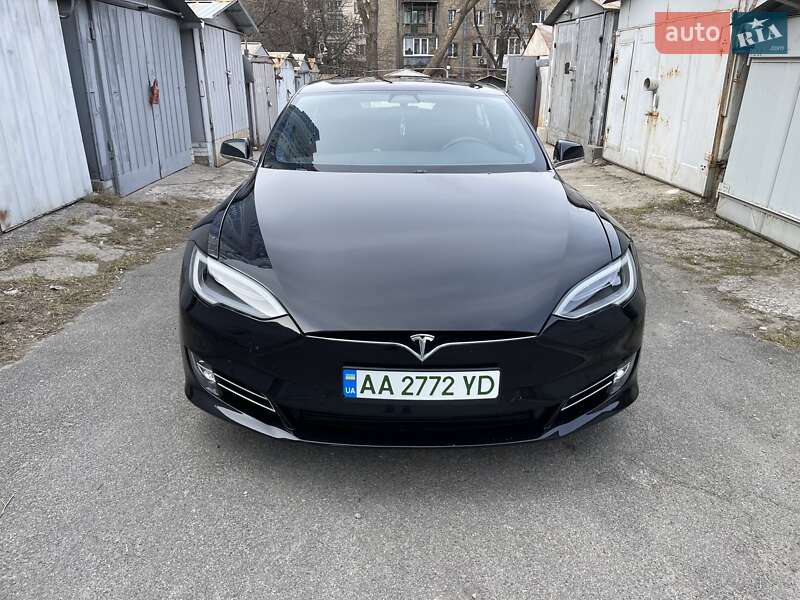 Лифтбек Tesla Model S 2018 в Киеве