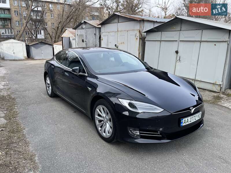 Tesla Model S 2018