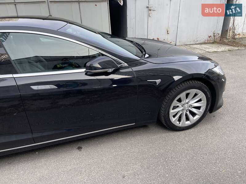 Лифтбек Tesla Model S 2018 в Киеве
