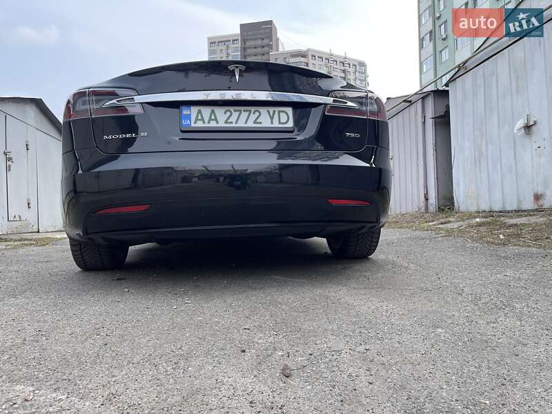 Лифтбек Tesla Model S 2018 в Киеве