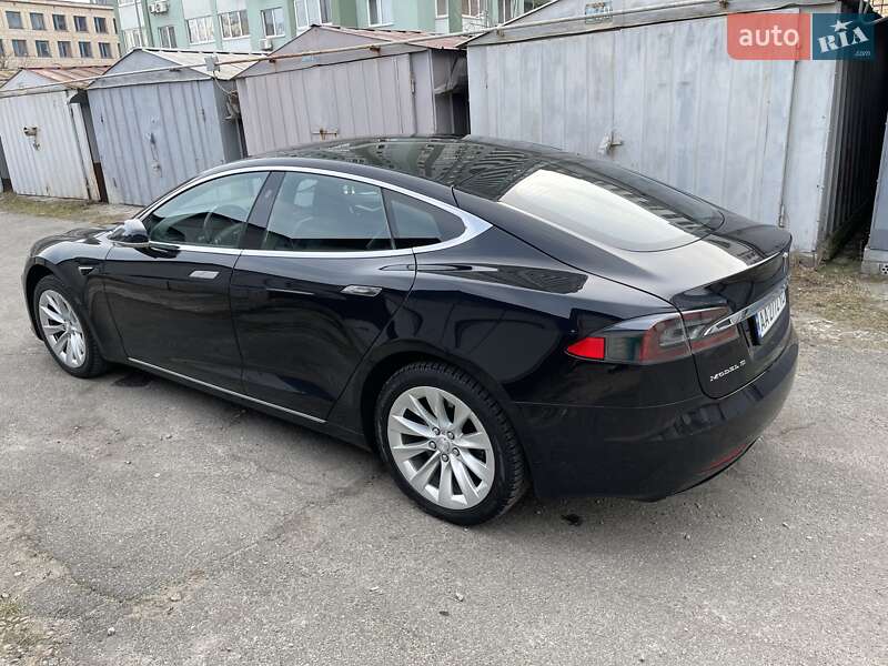 Лифтбек Tesla Model S 2018 в Киеве