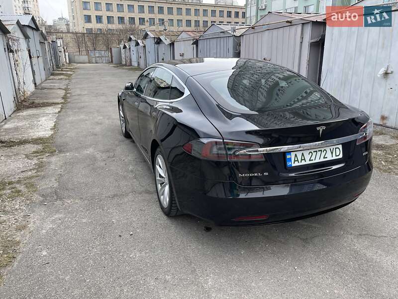 Лифтбек Tesla Model S 2018 в Киеве