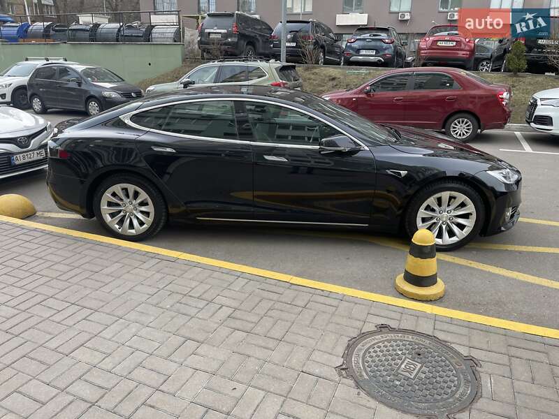 Лифтбек Tesla Model S 2018 в Киеве