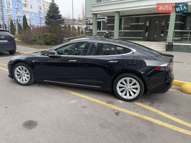 Лифтбек Tesla Model S 2018 в Киеве
