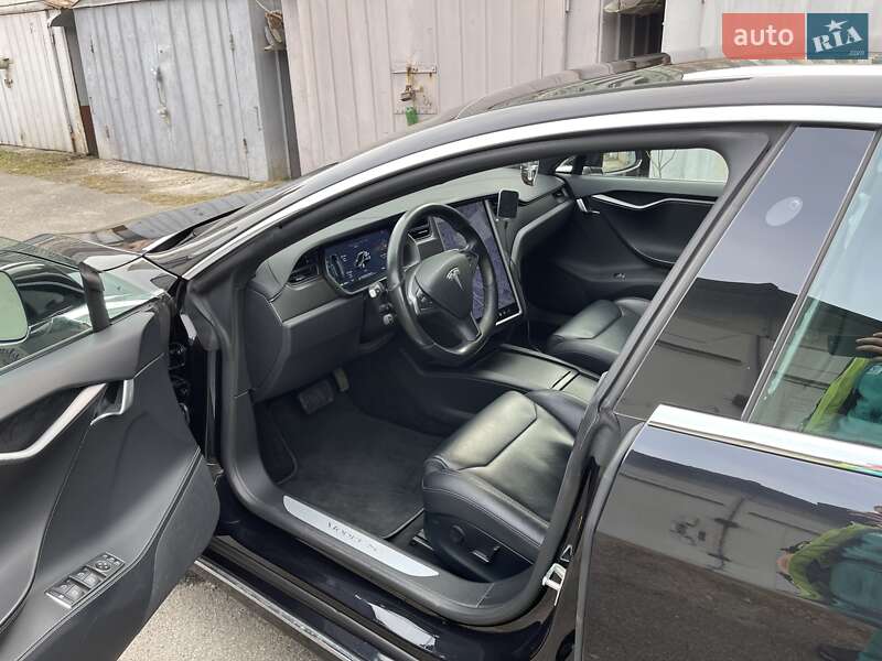 Лифтбек Tesla Model S 2018 в Киеве