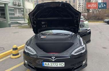 Лифтбек Tesla Model S 2018 в Киеве