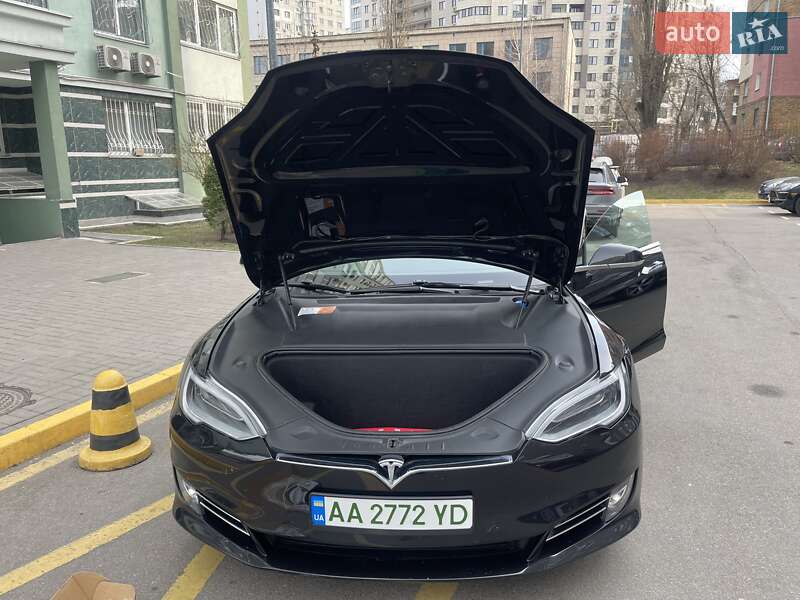 Лифтбек Tesla Model S 2018 в Киеве