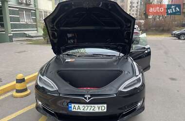 Лифтбек Tesla Model S 2018 в Киеве