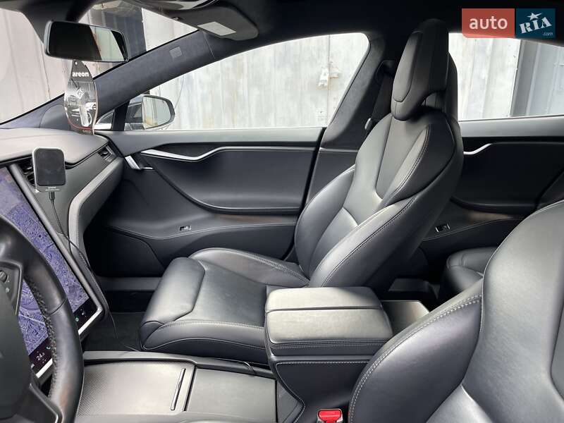 Лифтбек Tesla Model S 2018 в Киеве