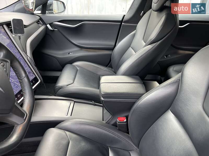 Лифтбек Tesla Model S 2018 в Киеве